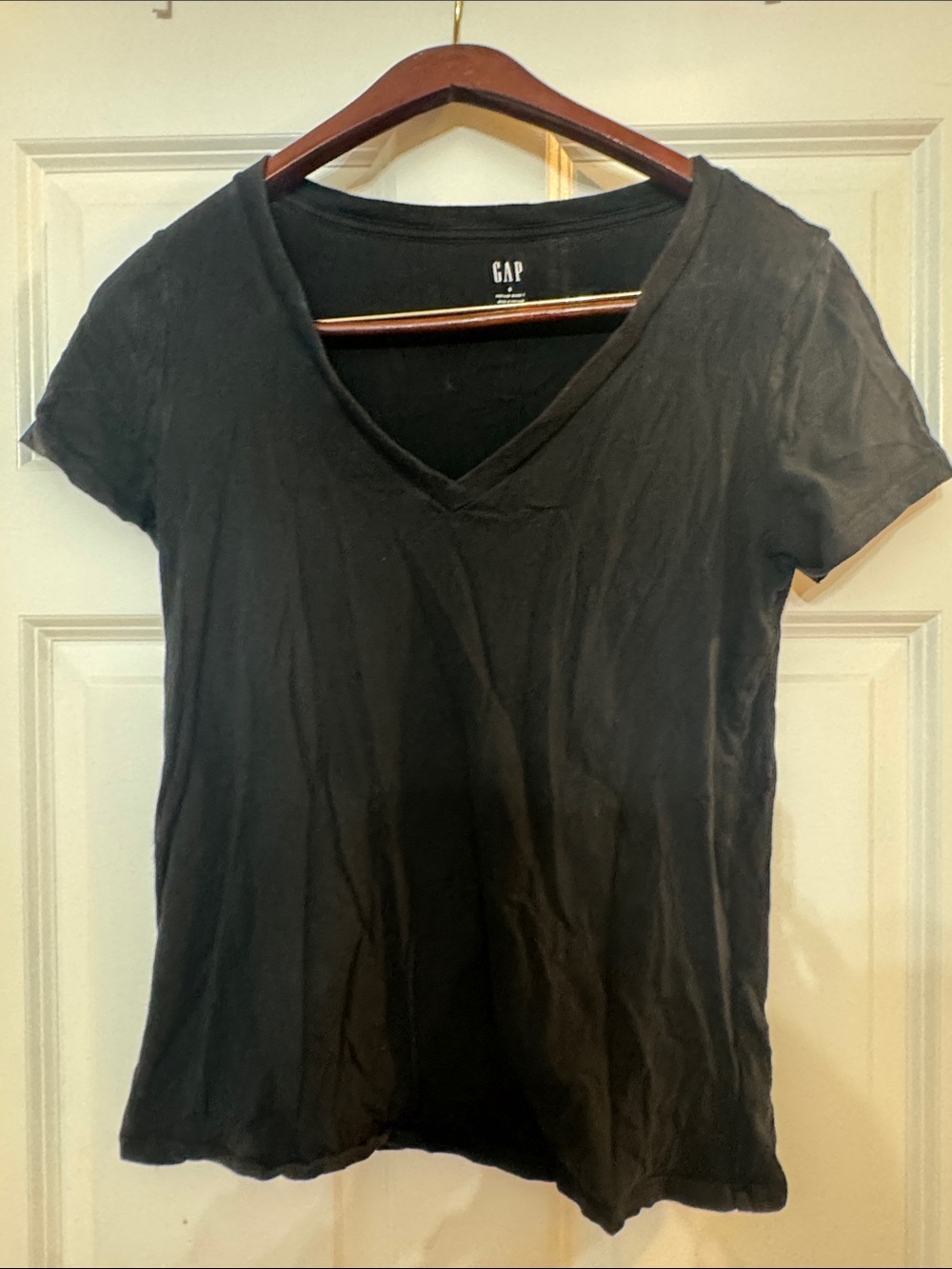 GAP Women's Black V-Neck Short Sleeve Tee - Basic Essential